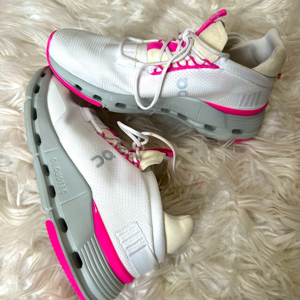 On cloud Nova Pink size 9M